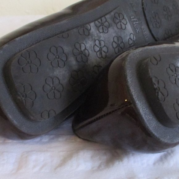 AK Impress Iflex Brown Patent Flats Buckle Accent Size 8.5M - Picture 6 of 8